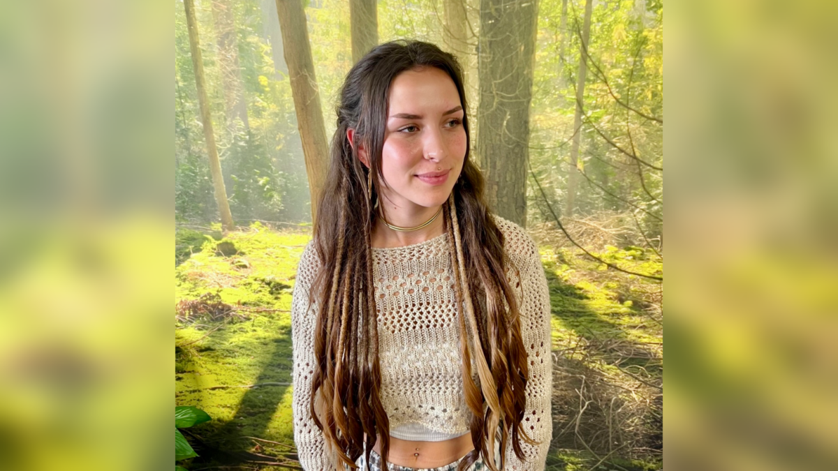 How do I go about wearing dreadlocks? I recommend starting with about ten locks. This first step will allow you to decide whether or not to add more. Natural half-head dreads for women, the best choice for starting to wear dreadlocks.